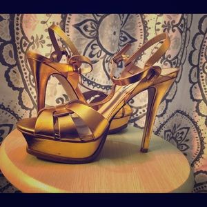 🔥 STEVE MADDEN Gold Platform Heels